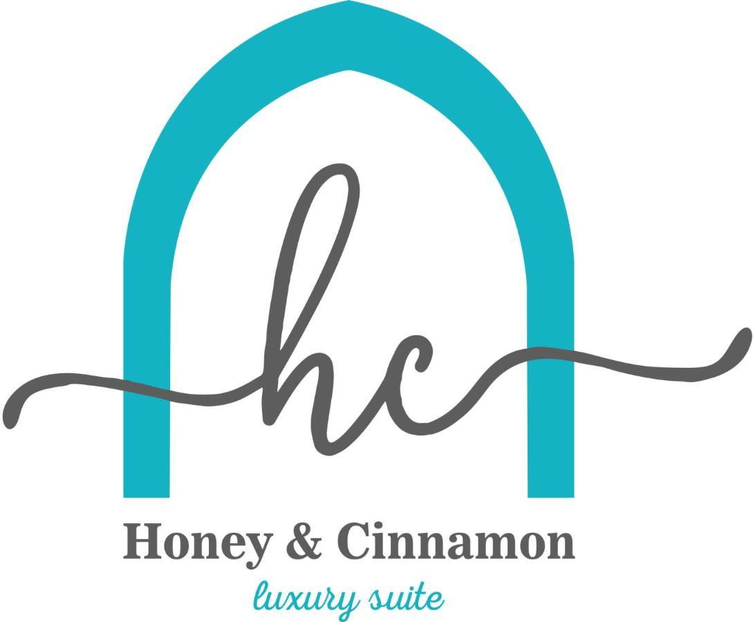 Honey & Cinnamon Luxury Suite Naxos City ภายนอก รูปภาพ