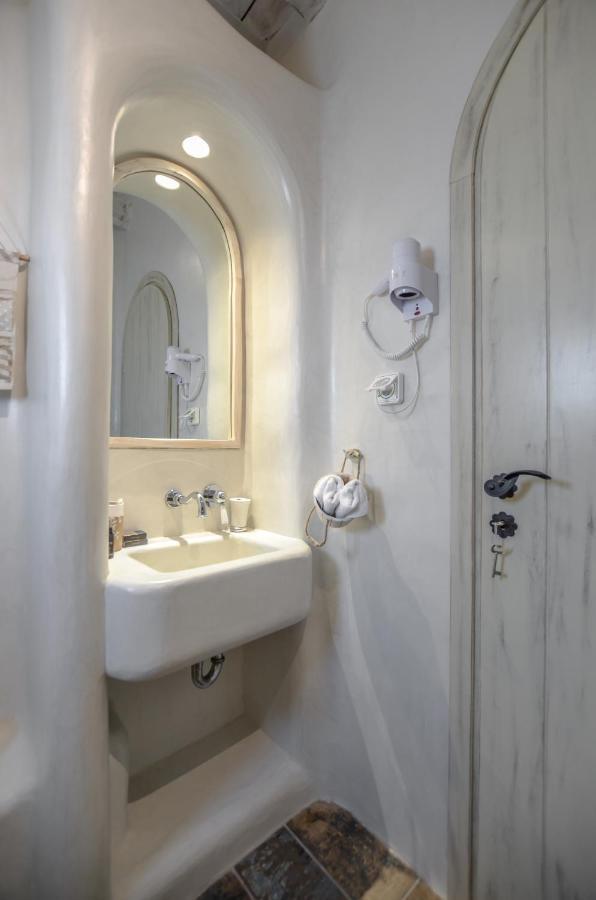 Honey & Cinnamon Luxury Suite Naxos City ภายนอก รูปภาพ