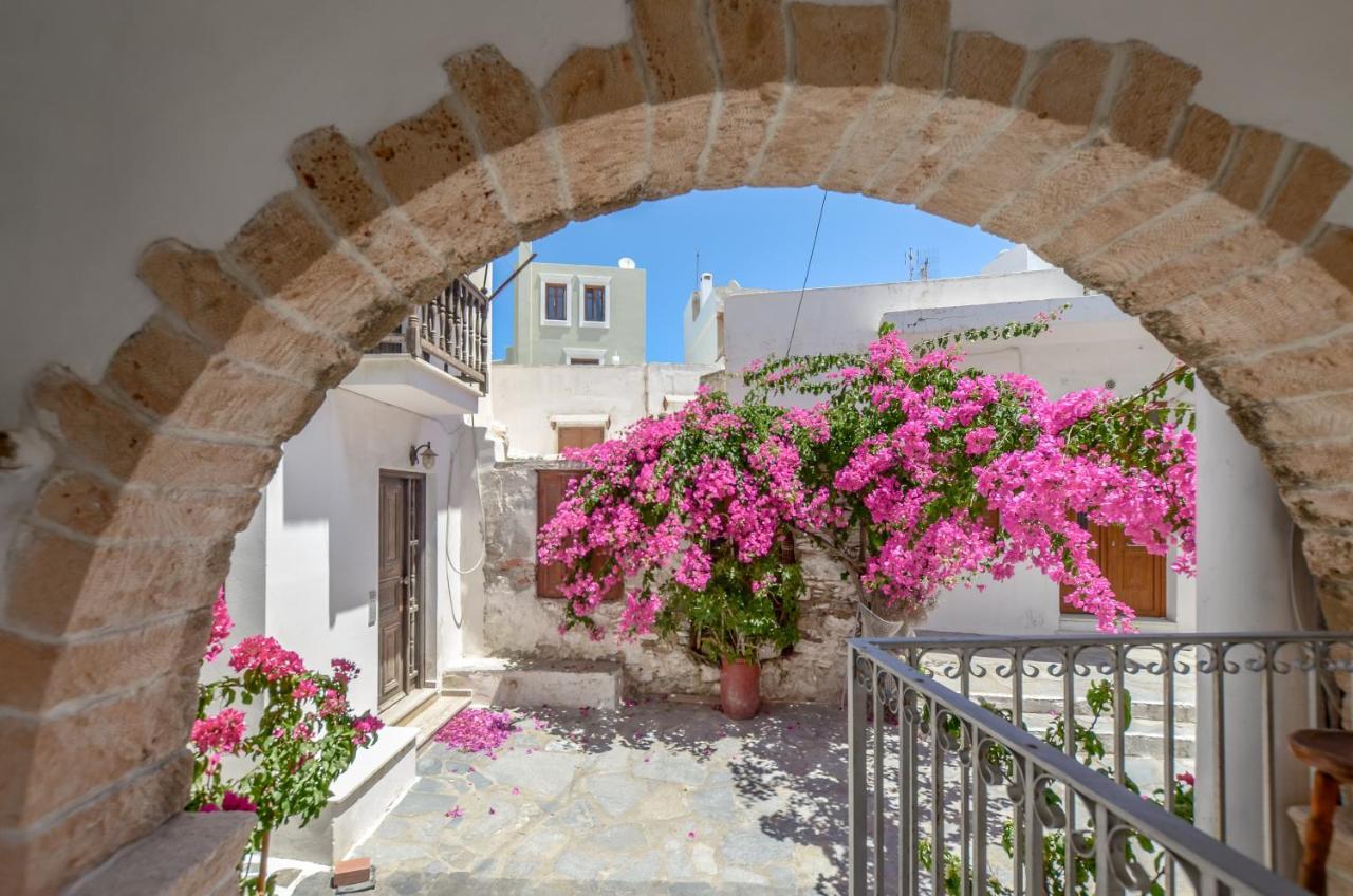 Honey & Cinnamon Luxury Suite Naxos City ภายนอก รูปภาพ