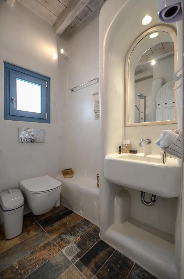 Honey & Cinnamon Luxury Suite Naxos City ภายนอก รูปภาพ